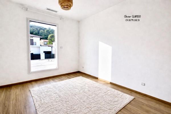 Maison  6 pièces de 160 m2 sur terrain de 500 m2 avec piscine