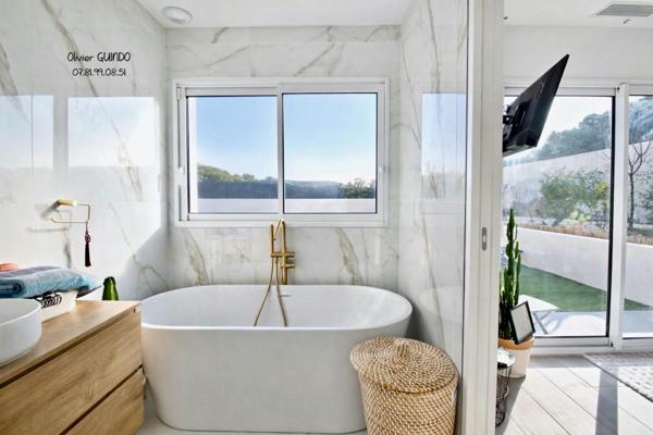 Maison  6 pièces de 160 m2 sur terrain de 500 m2 avec piscine