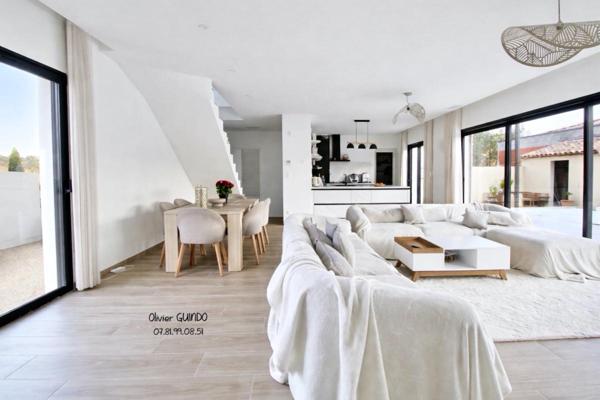 Maison  6 pièces de 160 m2 sur terrain de 500 m2 avec piscine