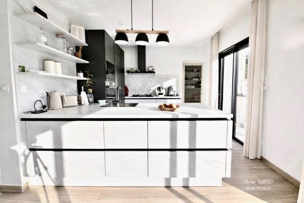 Maison  6 pièces de 160 m2 sur terrain de 500 m2 avec piscine