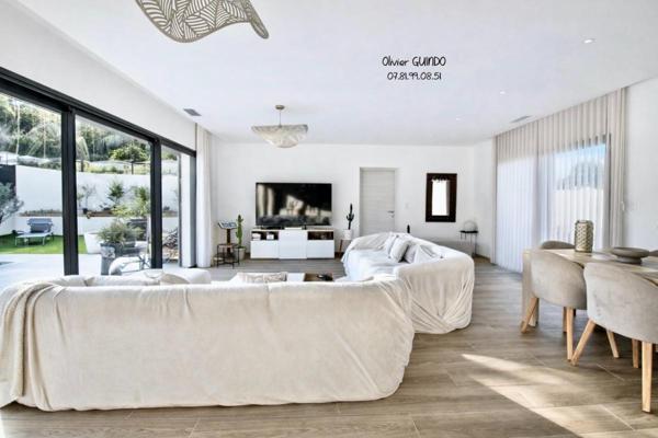 Maison  6 pièces de 160 m2 sur terrain de 500 m2 avec piscine