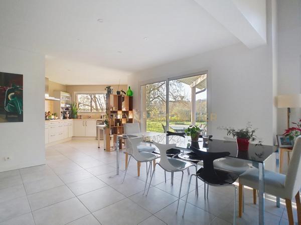 Genay (69730) Civrieux (01390) – Villa contemporaine 145 m² – Terrain 1400 m² – Calme absolu