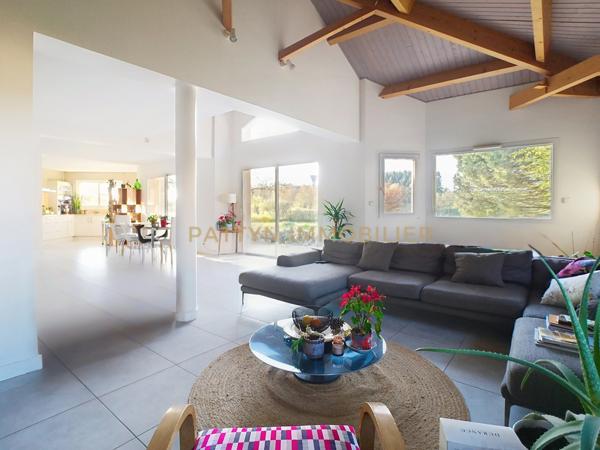 Genay (69730) Civrieux (01390) – Villa contemporaine 145 m² – Terrain 1400 m² – Calme absolu