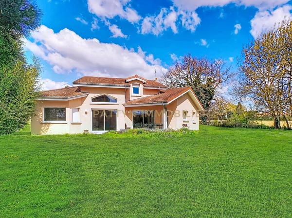 Genay (69730) Civrieux (01390) – Villa contemporaine 145 m² – Terrain 1400 m² – Calme absolu