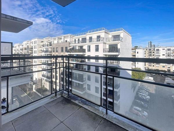 Studio neuf 28 m² avec terrasse – Ascenseur