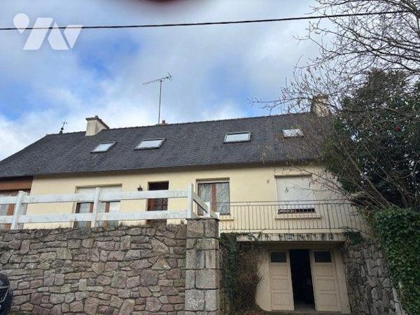 Maison d'habitation comprenant :
- Au sous-sol : un garage, une cave
- Au rez-de-chaussée : u...