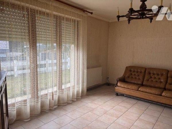 Maison d'habitation comprenant :
- Au sous-sol : un garage, une cave
- Au rez-de-chaussée : u...