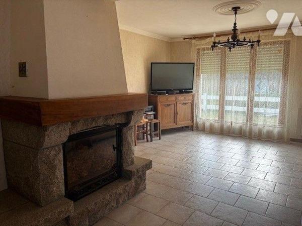 Maison d'habitation comprenant :
- Au sous-sol : un garage, une cave
- Au rez-de-chaussée : u...