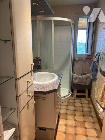 Maison d'habitation comprenant :
- Au sous-sol : un garage, une cave
- Au rez-de-chaussée : u...