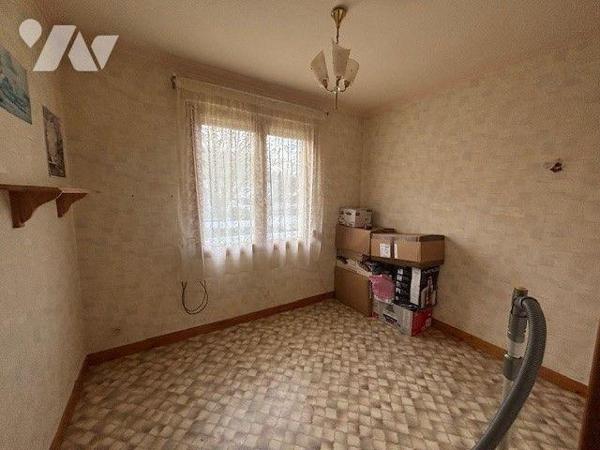 Maison d'habitation comprenant :
- Au sous-sol : un garage, une cave
- Au rez-de-chaussée : u...