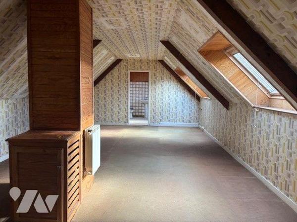 Maison d'habitation comprenant :
- Au sous-sol : un garage, une cave
- Au rez-de-chaussée : u...