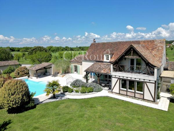 Proche de Bergerac  Élégante propriété avec vue imprenable sur golf et vignobles