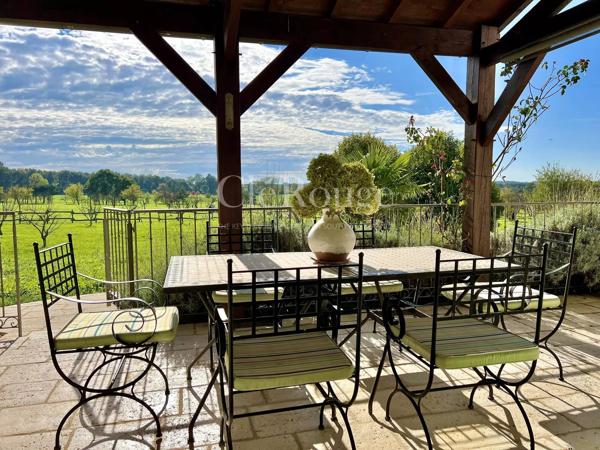Proche de Bergerac  Élégante propriété avec vue imprenable sur golf et vignobles