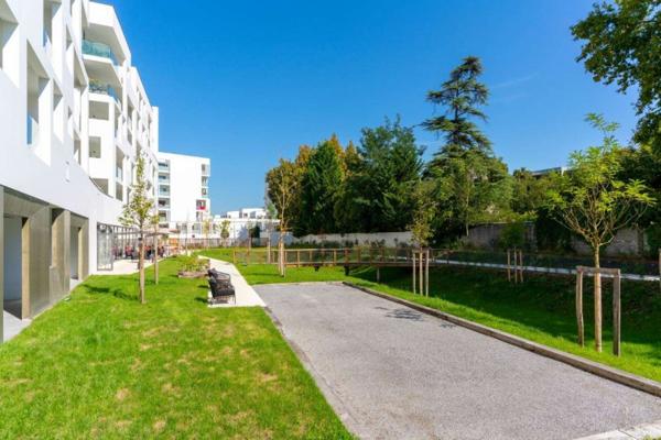 INVESTISSEMENT LOCATIF – LE BOUSCAT – Résidence seniors Stella Danaé - Le Domaine des Vignes - 5,36% de rentabilité