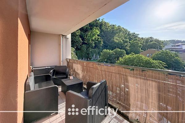 Appartement
         4 pièces
        - 83 m² Exclusivité 209 000 € *