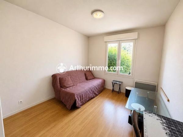 Location                                                      Appartement
                        
                                         18 m2                     à Créteil