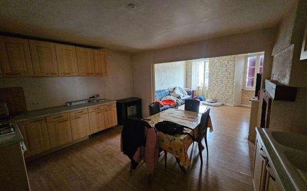 Immeuble à vendre    7 pièces •  Bellac