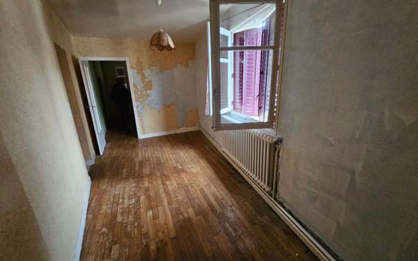 Immeuble à vendre    7 pièces •  Bellac