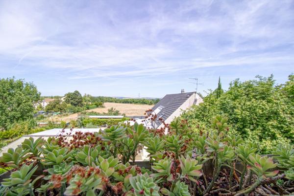 Studio avec mezzanine, balcon et vue dégagée