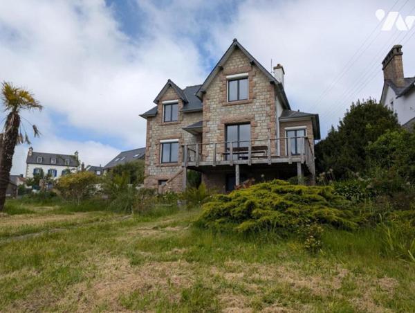 À VENDRE – MAISON DE PAYS EN PIERRE AVEC VUE MER PARTIELLE, CENTRE-VILLE DE PERROS-GUIREC