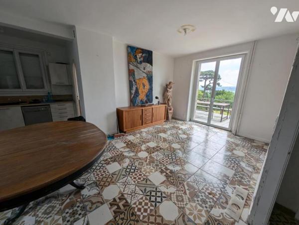 À VENDRE – MAISON DE PAYS EN PIERRE AVEC VUE MER PARTIELLE, CENTRE-VILLE DE PERROS-GUIREC