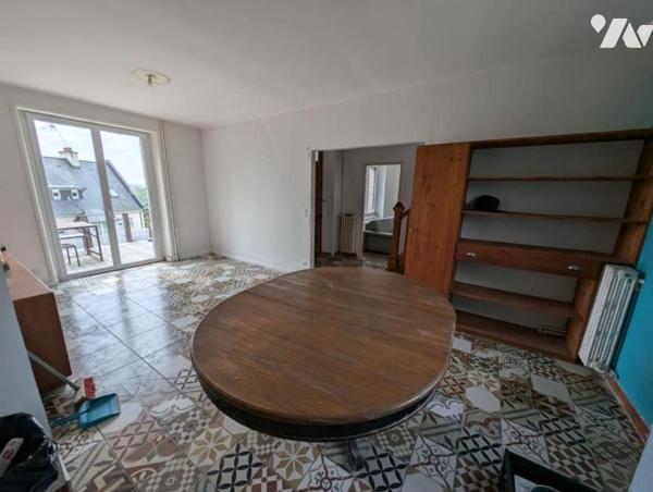 À VENDRE – MAISON DE PAYS EN PIERRE AVEC VUE MER PARTIELLE, CENTRE-VILLE DE PERROS-GUIREC