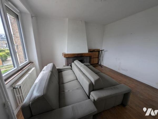 À VENDRE – MAISON DE PAYS EN PIERRE AVEC VUE MER PARTIELLE, CENTRE-VILLE DE PERROS-GUIREC