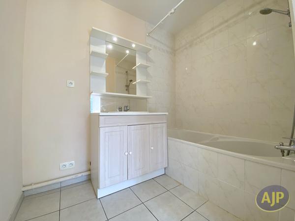 Appartement à vendre Nantes - 2 pièces, 38m² avec 1 chambre(s) à 140 000€ - AJP Immobilier Nantes Est