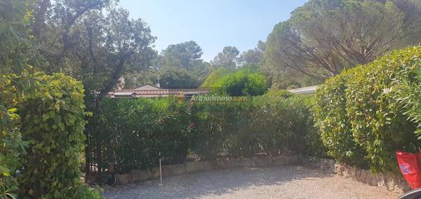 Vente                                                      Terrain
                        
                                         220 m2                     à Fréjus