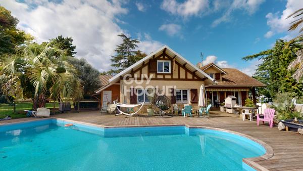 Propriété 258 m² avec piscine, 1.1 ha de terrain et hangar proche Hagetmau
