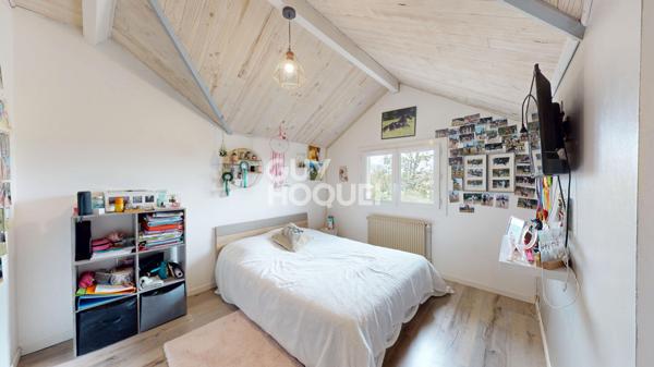 Propriété 258 m² avec piscine, 1.1 ha de terrain et hangar proche Hagetmau