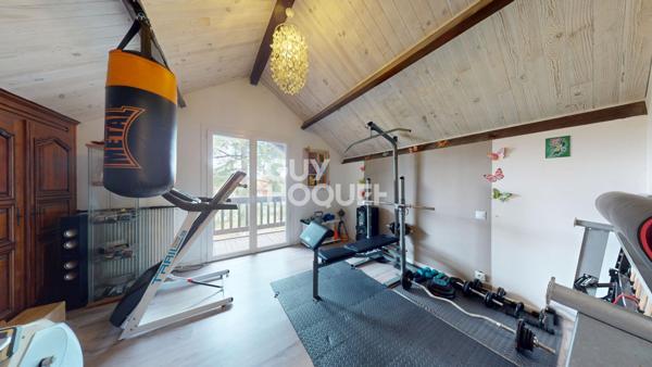 Propriété 258 m² avec piscine, 1.1 ha de terrain et hangar proche Hagetmau