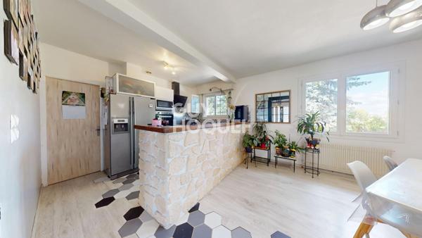 Propriété 258 m² avec piscine, 1.1 ha de terrain et hangar proche Hagetmau