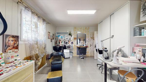 Propriété 258 m² avec piscine, 1.1 ha de terrain et hangar proche Hagetmau