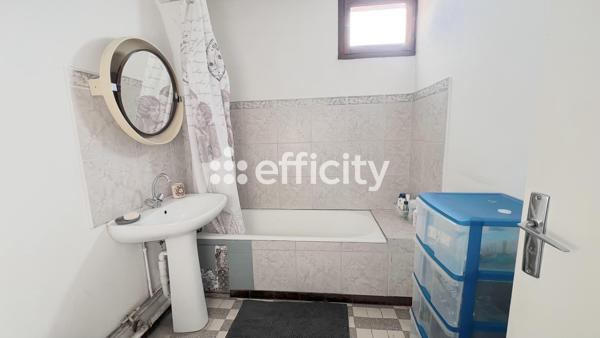 Appartement
         4 pièces
        - 84 m² 179 000 € *