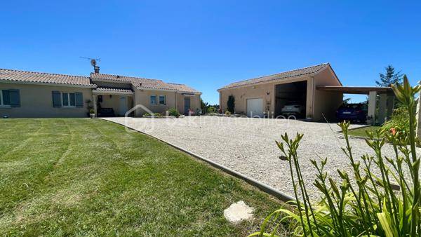 A 10 minutes de Lalinde, nichée sur les hauteurs de Couze-et-Saint-Front, au cœur d’un environnement calme et recherché, cette élégante maison contemporaine de plain-pied exposée plein sud, offre 130 m² habitables. 
Parfaitement agencée, soigneusement entretenue et très lumineuse grâce à ses larges baies vitrées, elle se compose d'une entrée avec placard, d'une cuisine ouverte sur un vaste séjour chaleureux agrémenté d'un poêle à bois, ainsi que d'un cellier/buanderie avec accès direct à l'extérieur.
Côté nuit, elle comprend quatre chambres, une salle de bains équipée d'une double vasque, d'une baignoire et d'une douche, ainsi qu'un WC indépendant avec lave-mains.
Côté dépendances, la propriété dispose d'un grand garage fermé avec eau et électricité d'environ 44 m² , surmonté d'une vaste mezzanine offrant un bel espace de stockage ou d'aménagement, d'un second garage ouvert, d'un carport, d'un abri de jardin et d'un poulailler.
L'ensemble est implanté sur un terrain clos de 4 299 m², idéal pour profiter pleinement de la tranquillité des lieux.
Les prestations techniques sont également au rendez-vous : chauffage électrique, ballon thermodynamique, assainissement individuel conforme, ainsi que 12 panneaux photovoltaïques installés en 2024 permettant l'autoconsommation, avec revente du surplus d'électricité produit.
Une propriété fonctionnelle, lumineuse et économe en énergie, idéale pour une vie de famille au cœur d'un cadre privilégié.
Bien disponible à la visite 7 jours sur 7. Intercabinet et collaboration entre professionnels de l’immobilier bienvenus.
Nestled on the heights of Couze-et-Saint-Front, in the heart of a quiet and sought-after environment, this elegant contemporary single storey house facing south, offers 130 m 2. 
Perfectly arranged, carefully maintained and very bright thanks to its large windows, it consists of an entrance with cupboard, a kitchen open to a large living room decorated with a wood stove, as well as a cellar/ laundry room with direct access to the outside.
On the night side, it has four bedrooms, a bathroom equipped with a double sink, a bathtub and a shower, as well as an independent WC with washbasin.
Outbuildings side, the property has a large closed garage with water and electricity of about 44 m 2, surmounted by a large mezzanine offering a beautiful storage or development space, a second open garage, a carport, a garden shed and a henhouse.
The whole is located on a closed ground of 4 299 m 2, ideal to take advantage fully of the tranquility of the places.
The technical services are also available: electric heating, a thermodynamic tank, individual sanitation in compliance, as well as 12 photovoltaic panels installed in 2024 allowing self-consumption, with resale of surplus electricity produced.
A functional, bright and energy-efficient property, ideal for a family life in the heart of a privileged setting.
Property available for viewing 7 days a week. Intercabinet and collaboration between real estate professionals welcome.