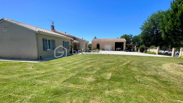A 10 minutes de Lalinde, nichée sur les hauteurs de Couze-et-Saint-Front, au cœur d’un environnement calme et recherché, cette élégante maison contemporaine de plain-pied exposée plein sud, offre 130 m² habitables. 
Parfaitement agencée, soigneusement entretenue et très lumineuse grâce à ses larges baies vitrées, elle se compose d'une entrée avec placard, d'une cuisine ouverte sur un vaste séjour chaleureux agrémenté d'un poêle à bois, ainsi que d'un cellier/buanderie avec accès direct à l'extérieur.
Côté nuit, elle comprend quatre chambres, une salle de bains équipée d'une double vasque, d'une baignoire et d'une douche, ainsi qu'un WC indépendant avec lave-mains.
Côté dépendances, la propriété dispose d'un grand garage fermé avec eau et électricité d'environ 44 m² , surmonté d'une vaste mezzanine offrant un bel espace de stockage ou d'aménagement, d'un second garage ouvert, d'un carport, d'un abri de jardin et d'un poulailler.
L'ensemble est implanté sur un terrain clos de 4 299 m², idéal pour profiter pleinement de la tranquillité des lieux.
Les prestations techniques sont également au rendez-vous : chauffage électrique, ballon thermodynamique, assainissement individuel conforme, ainsi que 12 panneaux photovoltaïques installés en 2024 permettant l'autoconsommation, avec revente du surplus d'électricité produit.
Une propriété fonctionnelle, lumineuse et économe en énergie, idéale pour une vie de famille au cœur d'un cadre privilégié.
Bien disponible à la visite 7 jours sur 7. Intercabinet et collaboration entre professionnels de l’immobilier bienvenus.
Nestled on the heights of Couze-et-Saint-Front, in the heart of a quiet and sought-after environment, this elegant contemporary single storey house facing south, offers 130 m 2. 
Perfectly arranged, carefully maintained and very bright thanks to its large windows, it consists of an entrance with cupboard, a kitchen open to a large living room decorated with a wood stove, as well as a cellar/ laundry room with direct access to the outside.
On the night side, it has four bedrooms, a bathroom equipped with a double sink, a bathtub and a shower, as well as an independent WC with washbasin.
Outbuildings side, the property has a large closed garage with water and electricity of about 44 m 2, surmounted by a large mezzanine offering a beautiful storage or development space, a second open garage, a carport, a garden shed and a henhouse.
The whole is located on a closed ground of 4 299 m 2, ideal to take advantage fully of the tranquility of the places.
The technical services are also available: electric heating, a thermodynamic tank, individual sanitation in compliance, as well as 12 photovoltaic panels installed in 2024 allowing self-consumption, with resale of surplus electricity produced.
A functional, bright and energy-efficient property, ideal for a family life in the heart of a privileged setting.
Property available for viewing 7 days a week. Intercabinet and collaboration between real estate professionals welcome.