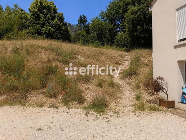 Terrain
        
        - 297 m² 190 000 € *