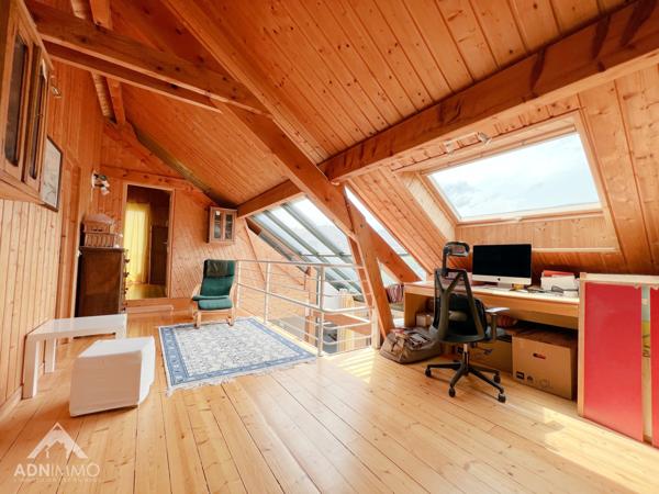 Saint-Genis-Pouilly (01630) Maison 5 Pièces 187 m2 + Appartement T2