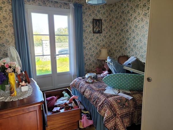 ECHILLAIS - Maison de plain-pied de  80 m² avec garage double et jardin clos