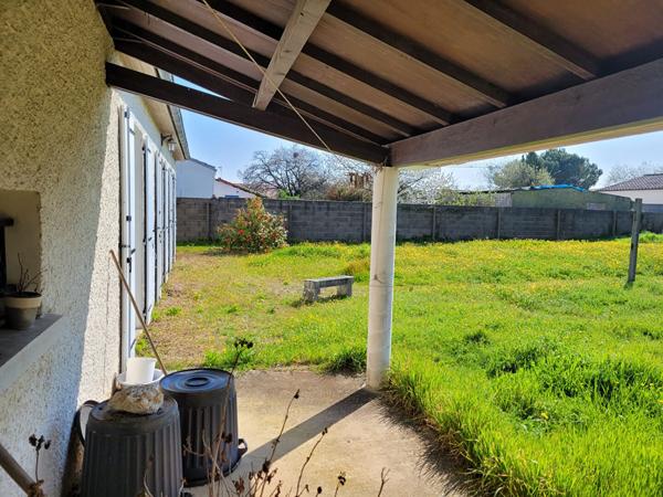 ECHILLAIS - Maison de plain-pied de  80 m² avec garage double et jardin clos