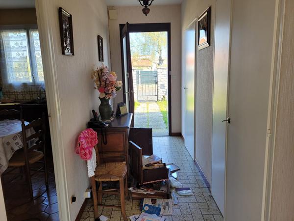 ECHILLAIS - Maison de plain-pied de  80 m² avec garage double et jardin clos