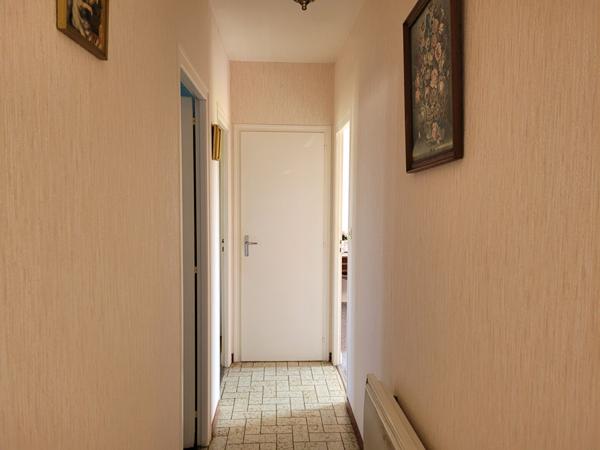 ECHILLAIS - Maison de plain-pied de  80 m² avec garage double et jardin clos