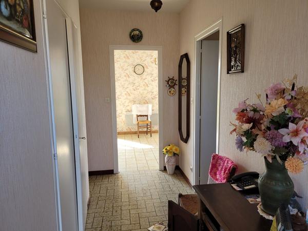ECHILLAIS - Maison de plain-pied de  80 m² avec garage double et jardin clos