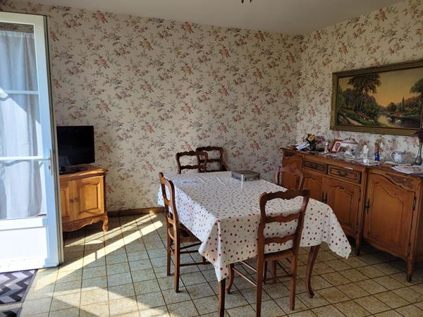 ECHILLAIS - Maison de plain-pied de  80 m² avec garage double et jardin clos