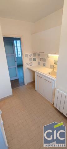 A LOUER APPARTEMENT DE TROIS PIECES PRINCIPALES CENTRE DE CAEN