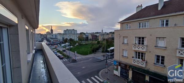 A LOUER APPARTEMENT DE TROIS PIECES PRINCIPALES CENTRE DE CAEN