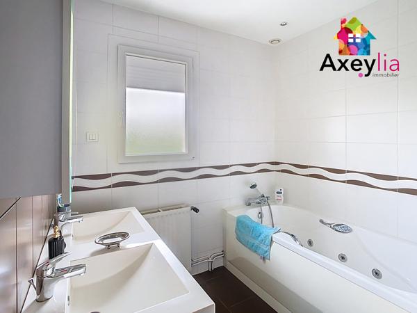 Roanne (42300) A VENDRE- ROANNE PROCHE GARE- MAISON DE VILLE AVEC PISCINE