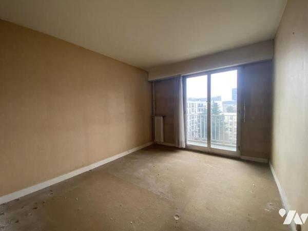 COURBEVOIE - Appartement T2 avec balcon et vue dégagée