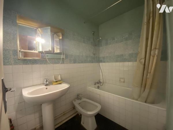 COURBEVOIE - Appartement T2 avec balcon et vue dégagée